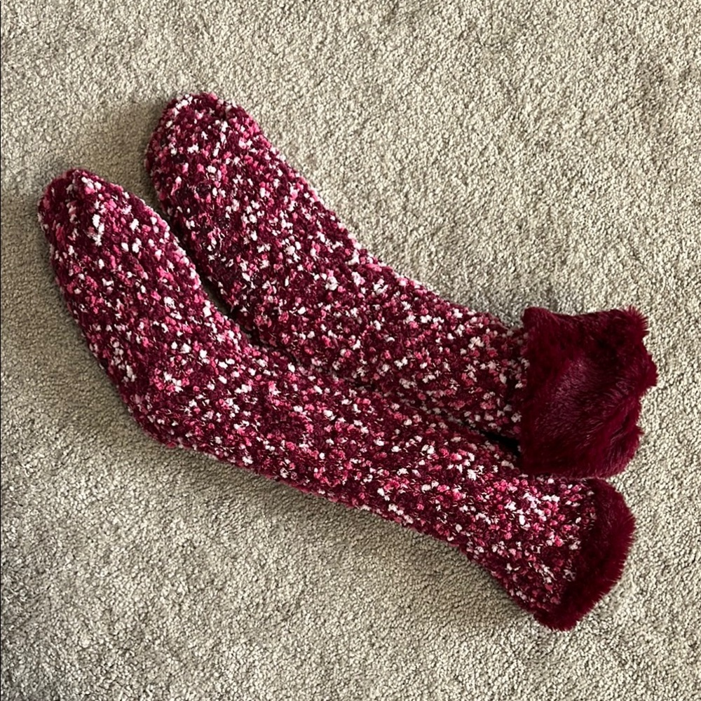 Jane and Bleecker Maroon and White Cozy Socks